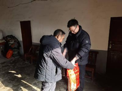 节前走访暖民心 健康帮扶护平安