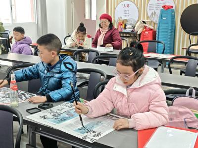 东湖社区：墨香润童心 文化传经典