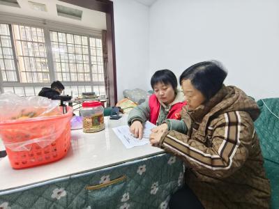 上门代办暖人心 筑梦同行助申请