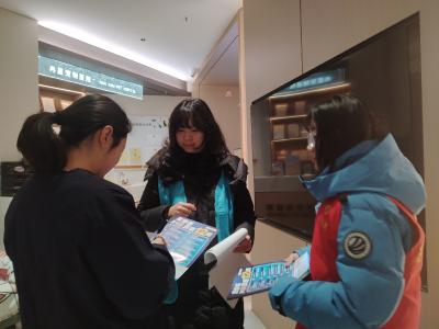 平云社区：反诈宣传进商铺 青春助力护平安