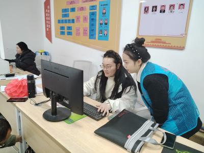 绿洲社区：网格员驻点物业 零距离解忧提速