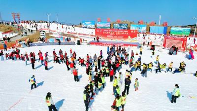 百里荒上冰雪舞 体育过年气象新