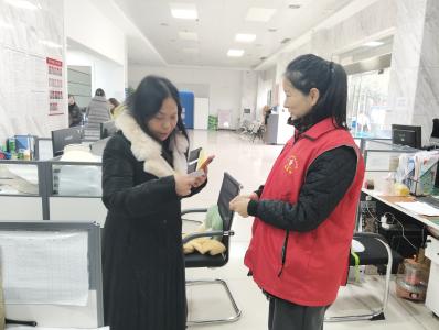 平云社区高效联动 助身份证“回家”