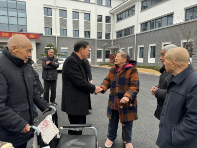 鸦鹊岭镇：情暖夕阳红 关爱伴我行