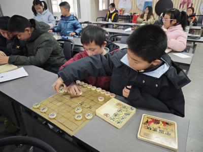 楚河汉界启智慧 棋韵飘香润童心