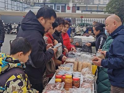 山货进城促增收 村社共建暖民心