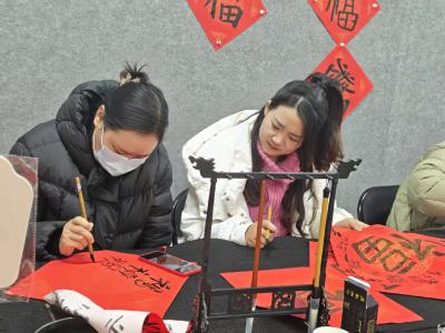 平云社区：社区公益书法课 挥墨写福迎新春