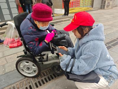 虹心助老志愿行 “智暖桑榆”解难题