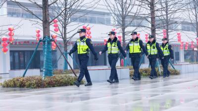 护航大动脉，橙蓝肩灯点亮旅客归途