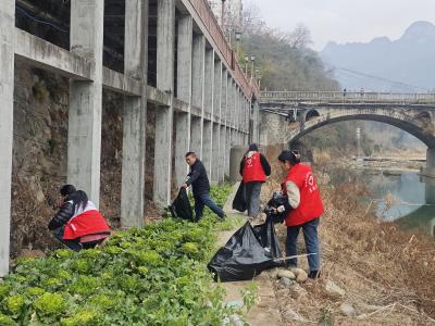 干群同心清河道 净美家园迎新春