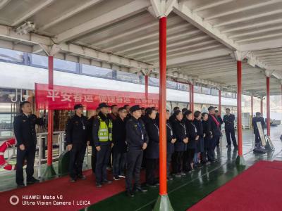 春运首日齐发力   联合执法护平安