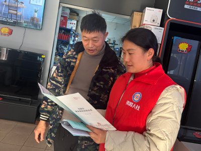 雾渡河镇：精准服务进商户 政策安全双护航