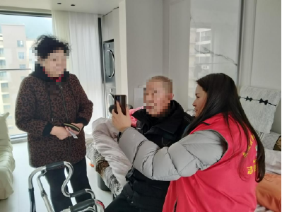 锦湖社区：上门认证暖人心 安全提醒护安康