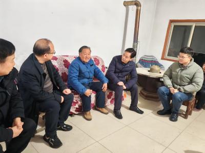 致敬劳模 温暖同行