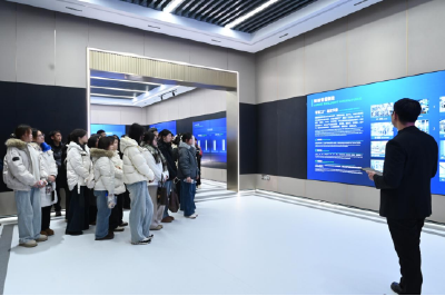 看家乡巨变 绘青春蓝图