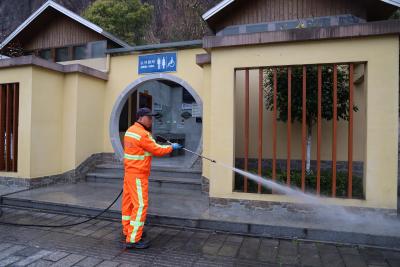 公厕焕新迎佳节 暖心服务惠民生