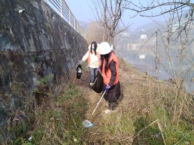【新时代文明实践】峡江社区：志愿护河迎新春 洁净家园贺马年