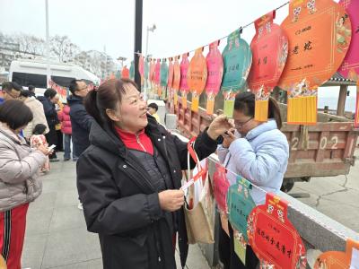 猜灯谜送科普 文化惠民迎新春