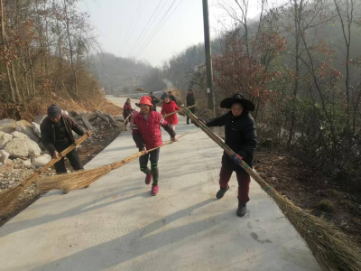 罗家畈村：喜迎新春大扫除 干群齐心“净”待佳节