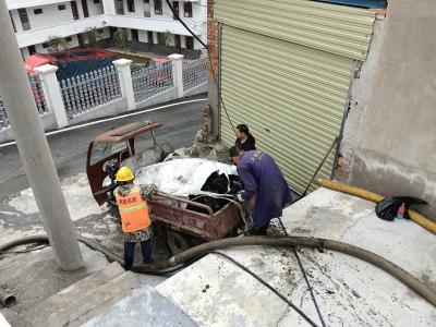 港虹社区：港虹网格力量显担当 疏通下水暖心解民忧