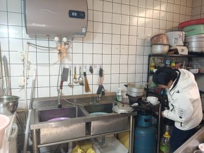 冯家湾社区：抓实安全检查 护航社区稳定