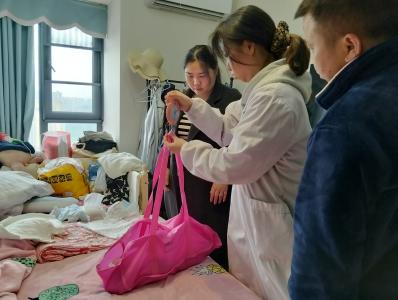 营盘社区：社区入户走访产妇 贴心关怀暖人心