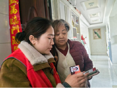 锦湖社区：网格“送卡”暖桑榆 敬老服务沁民心