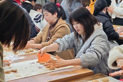 田园拾趣暖人心 公益问诊显担当——夷陵人民医院多彩活动庆“三八”