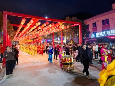 樟村坪：民俗巡游“闹”元宵 灯火可亲“映”笑颜