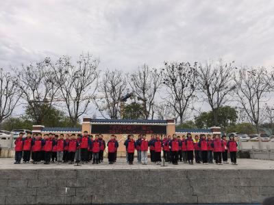 龙镇小学：歌声润童心 爱意满校园