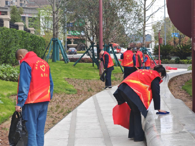 锦云社区：学雷锋践初心 社企联动美化辖区环境