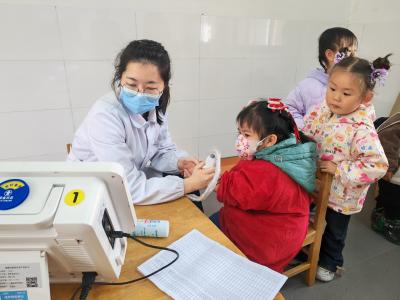 鸦鹊岭分园：体检进园 守护成长