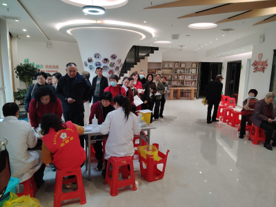 健康服务零距离 暖心体检惠民生——港虹社区开展居民免费体检