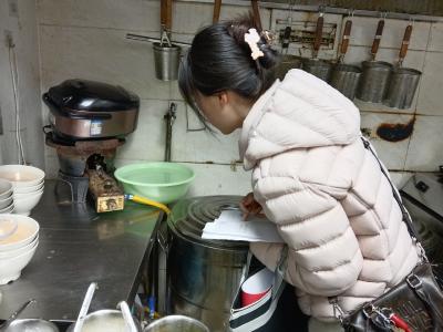东湖社区：燃气安全不松懈 餐饮排查护万家