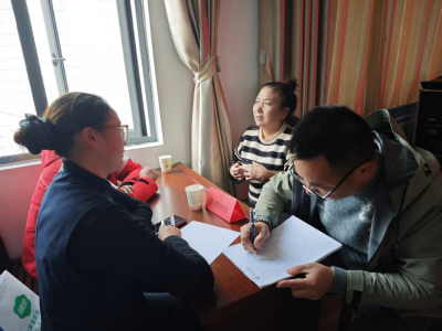 两镇联合办招聘 岗位送到家门口