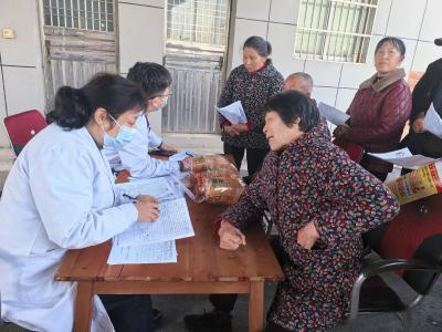 鸦鹊岭镇：关爱老年人健康 免费体检暖人心