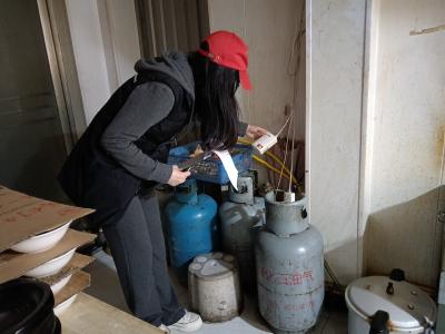 港虹社区：拧紧燃气“安全阀” 筑牢消防安全线