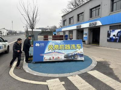 户外广告大排查 筑牢城市安全防线