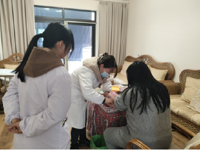 锦湖社区：上门体检暖人心 关爱服务零距离