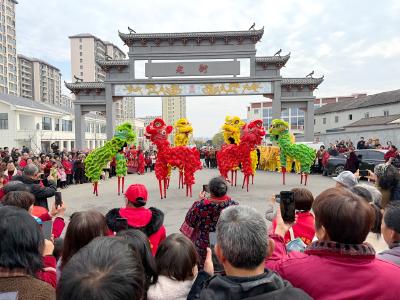 龙腾狮跃闹元宵 传统民俗年味浓