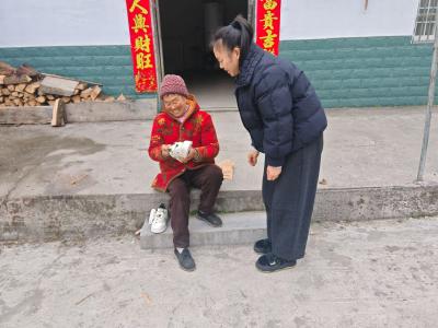 樟村坪镇丁家河村：情系巾帼  爱满乡村