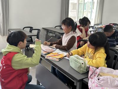 志愿服务暖童心 爱心托管伴成长——东湖社区爱心托管班开课了