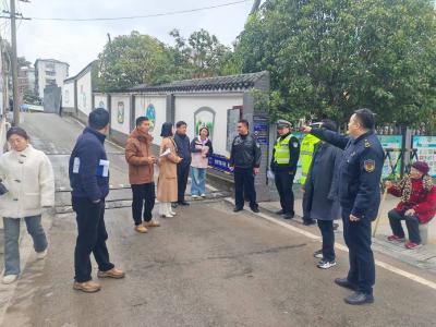 区综合执法局开展“护蕾行动”护航春季开学