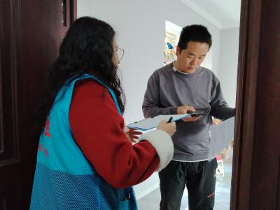 锦云社区：入户走访暖民心 反诈宣传护平安