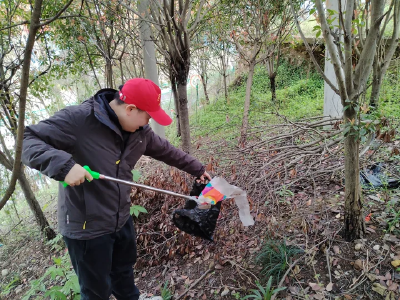 港虹社区开展环境卫生集中专项整治活动