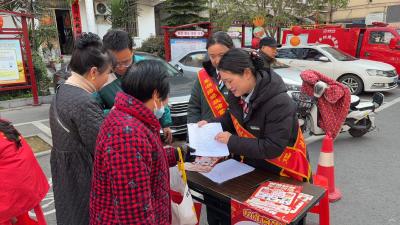 夷陵邮政东湖路营业所：银社联动筑防线 反诈宣传护民生