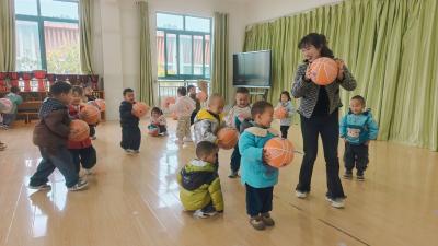 东城分园：篮球跃动，童心飞扬