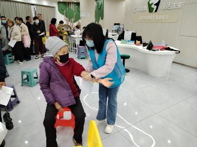 绿洲社区：网格暖心护高龄 社区体检显温情