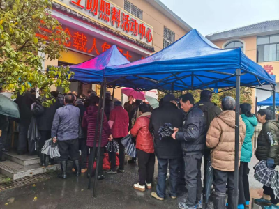 鸦鹊岭镇：开展老年人体检 健康服务送到家