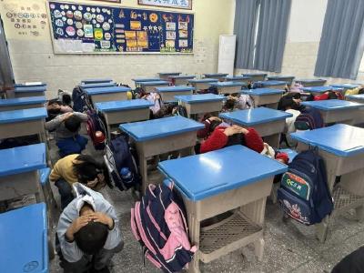 雾渡河镇：防震演练进校园 安全意识筑心间